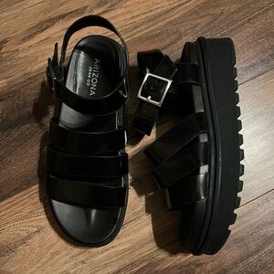 Arizona Jean Company Black Sandals